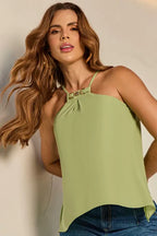 Blusa feminina com corrente dourada